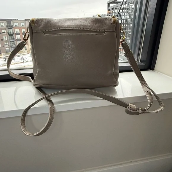 HOBO Fern Foldover Messenger bag in Pebbled Leather Taupe - Picture 5 of 13